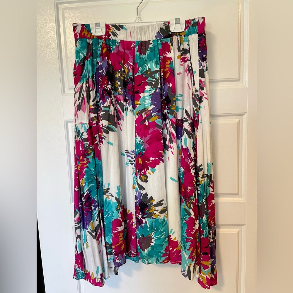 Mid-length floral skirt with POCKETS!